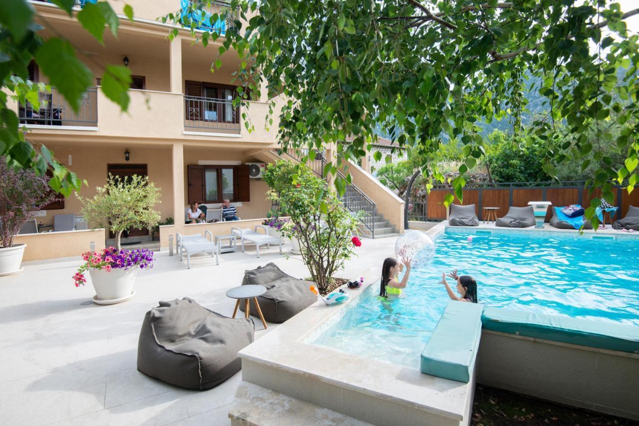 Apartments Kiki โกตอร์ ภายนอก รูปภาพ